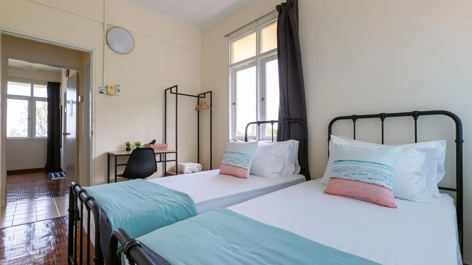 Ee'S Surfer'S House - Seaview, 3 Min Walk To Beach Бату-Ферринги Апартаменты